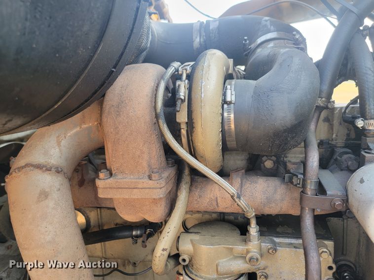 image for item LQ9257 1994 Ford L8000  refuse truck