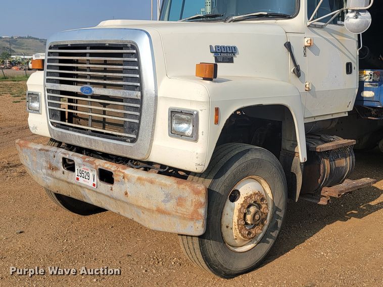 image for item LQ9257 1994 Ford L8000  refuse truck