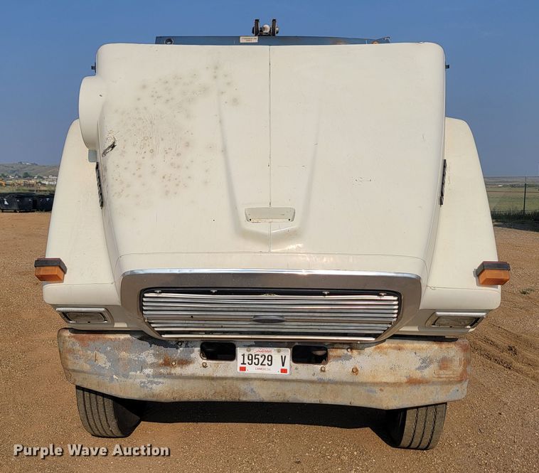 image for item LQ9257 1994 Ford L8000  refuse truck