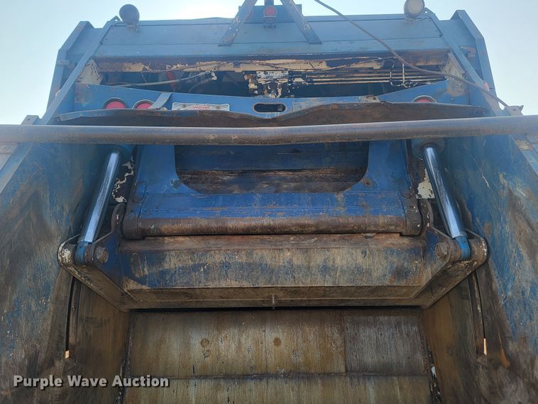 image for item LQ9257 1994 Ford L8000  refuse truck