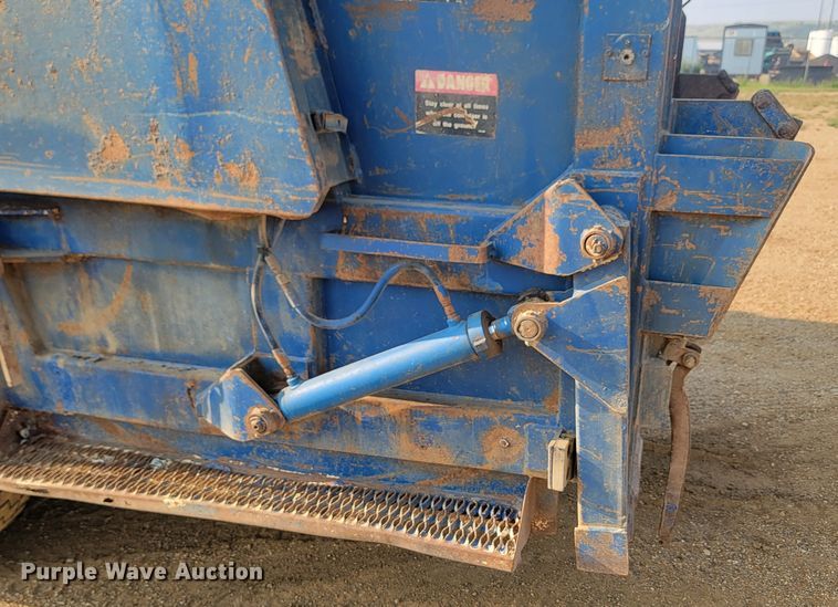 image for item LQ9257 1994 Ford L8000  refuse truck