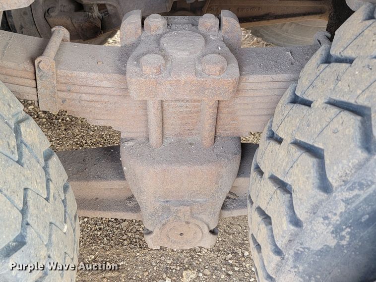 image for item LQ9257 1994 Ford L8000  refuse truck