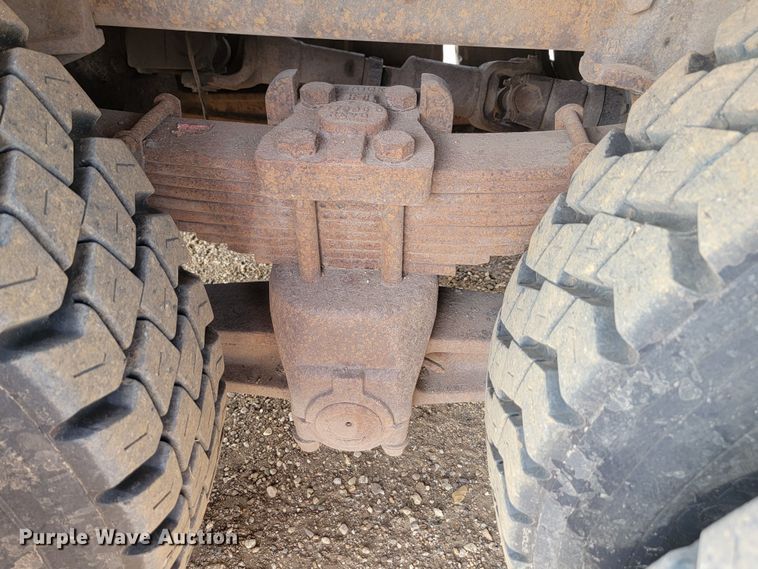 image for item LQ9257 1994 Ford L8000  refuse truck