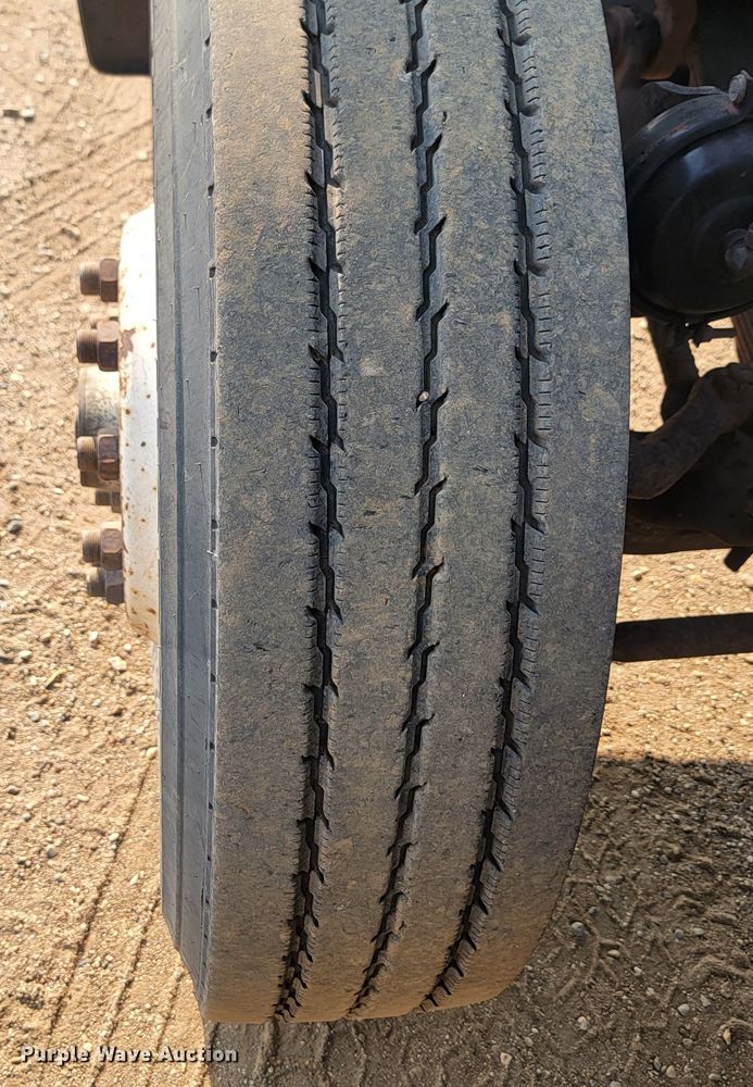 image for item LQ9257 1994 Ford L8000  refuse truck