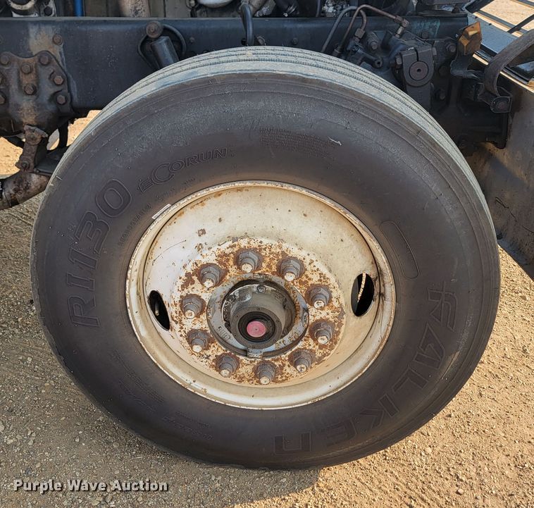 image for item LQ9257 1994 Ford L8000  refuse truck