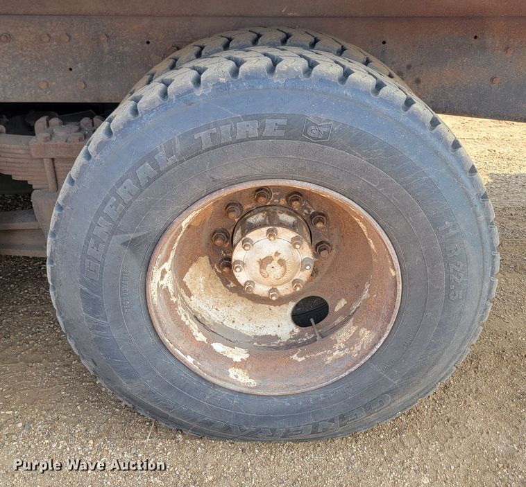 image for item LQ9257 1994 Ford L8000  refuse truck