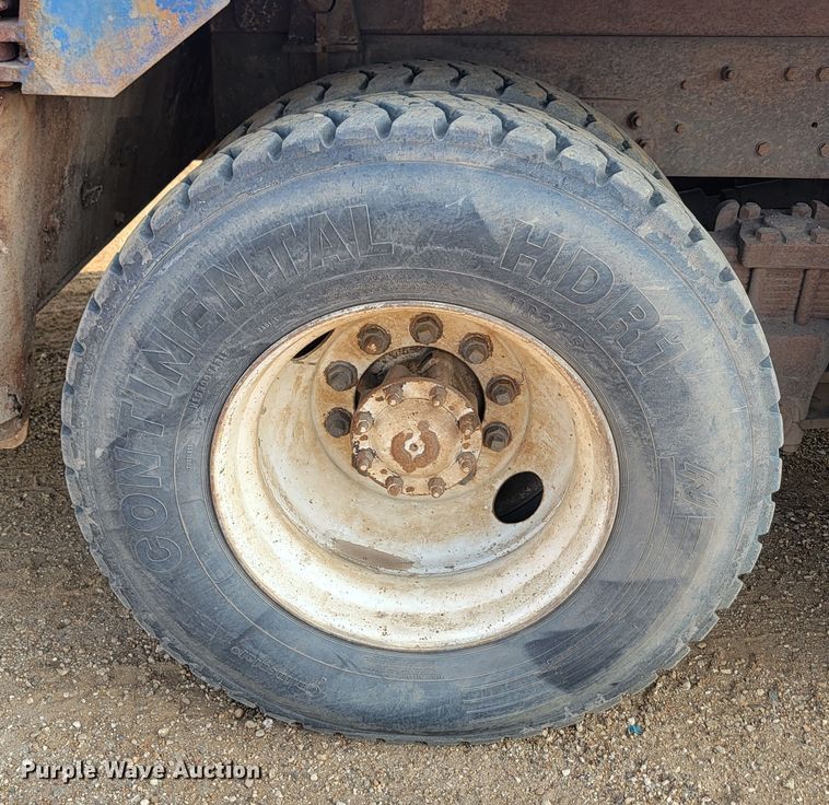 image for item LQ9257 1994 Ford L8000  refuse truck