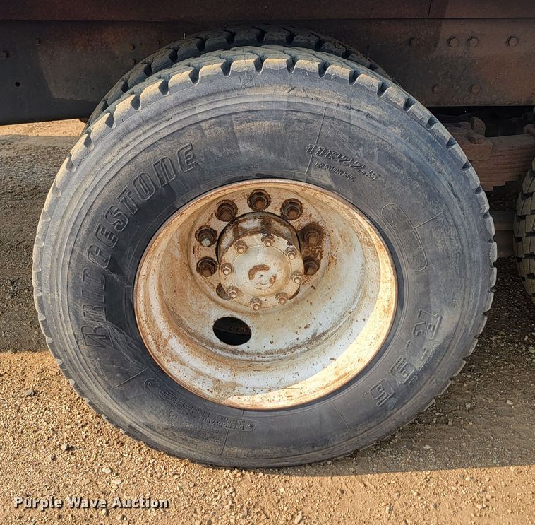 image for item LQ9257 1994 Ford L8000  refuse truck