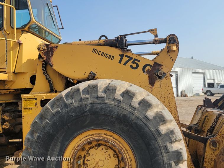 image for item LQ9258 1984 Clark 175C  wheel loader