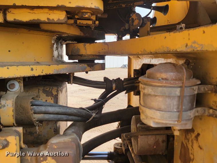 image for item LQ9258 1984 Clark 175C  wheel loader