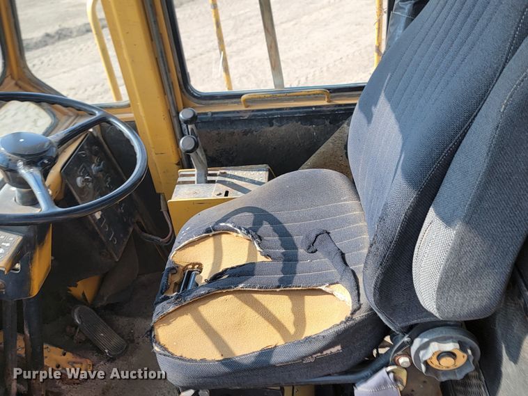 image for item LQ9258 1984 Clark 175C  wheel loader