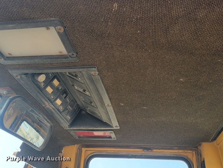 image for item LQ9258 1984 Clark 175C  wheel loader