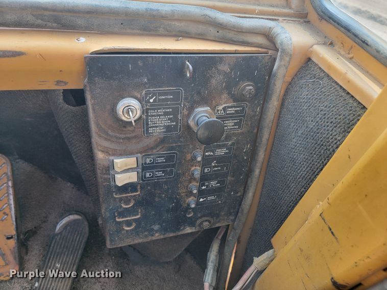 image for item LQ9258 1984 Clark 175C  wheel loader