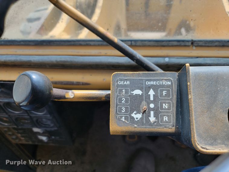 image for item LQ9258 1984 Clark 175C  wheel loader