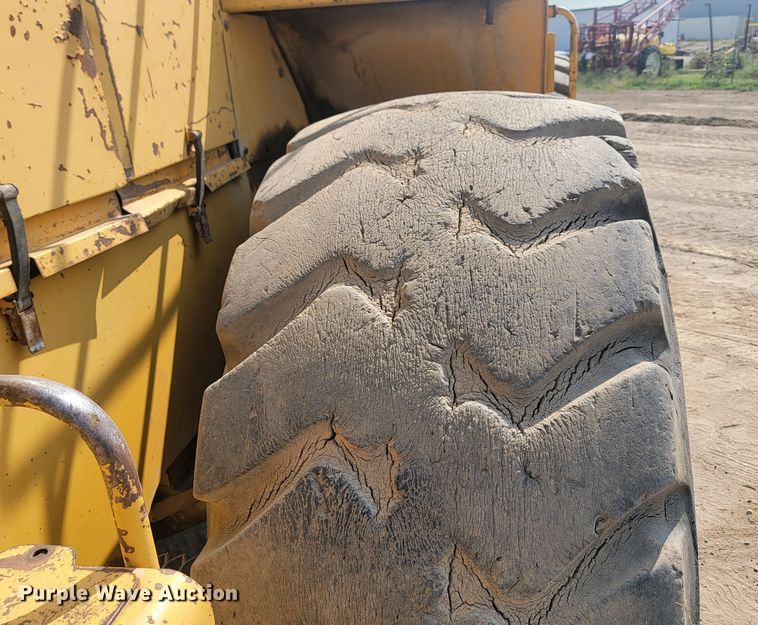 image for item LQ9258 1984 Clark 175C  wheel loader