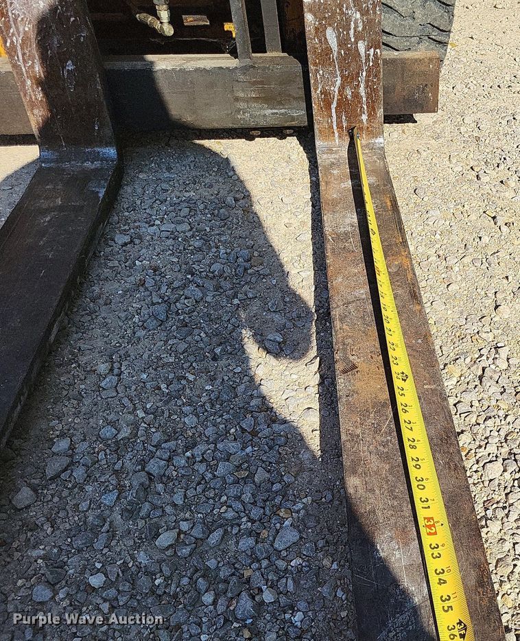 image for item LS9664 Komatsu FG20-8  forklift