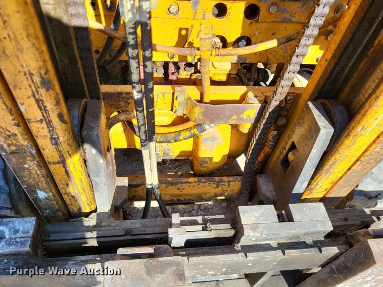 image for item LS9664 Komatsu FG20-8  forklift