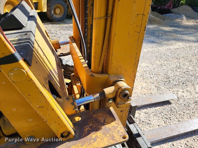 image for item LS9664 Komatsu FG20-8  forklift
