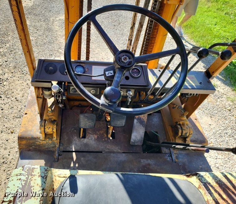 image for item LS9664 Komatsu FG20-8  forklift