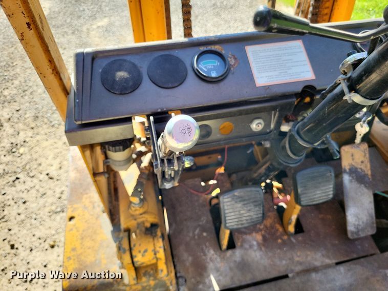 image for item LS9664 Komatsu FG20-8  forklift