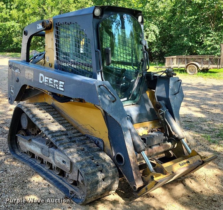 image for item LS9666 2011 John Deere 333D  tracked skid steer loader
