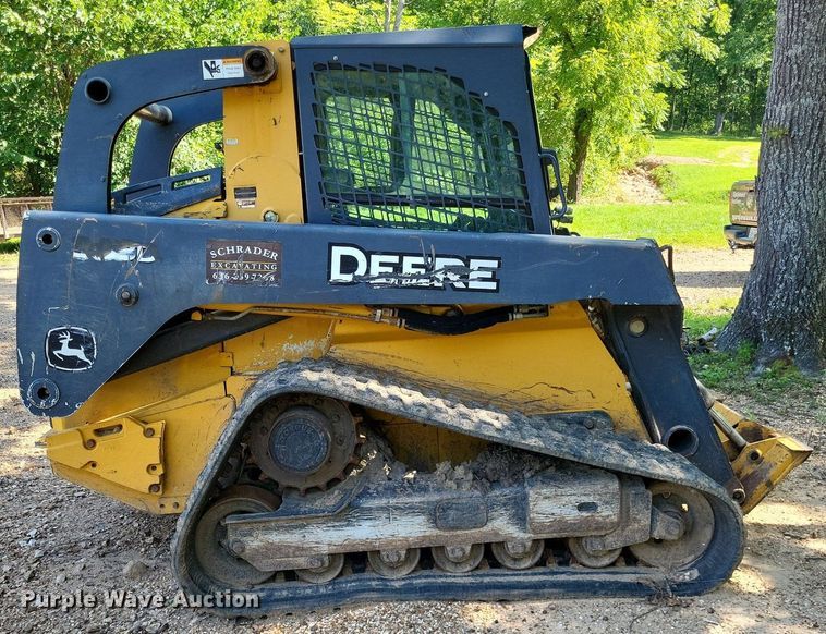 image for item LS9666 2011 John Deere 333D  tracked skid steer loader