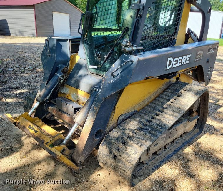 image for item LS9666 2011 John Deere 333D  tracked skid steer loader