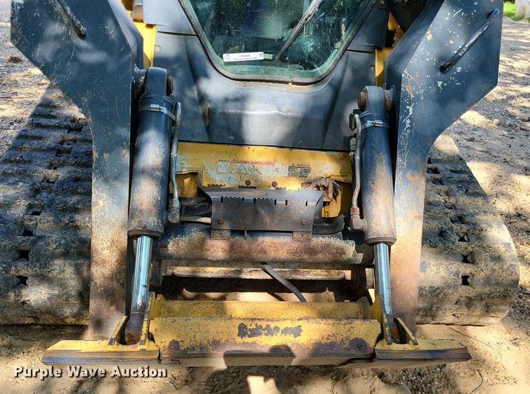 image for item LS9666 2011 John Deere 333D  tracked skid steer loader