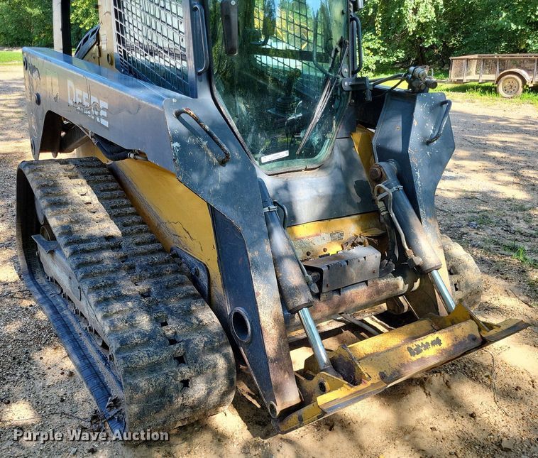 image for item LS9666 2011 John Deere 333D  tracked skid steer loader