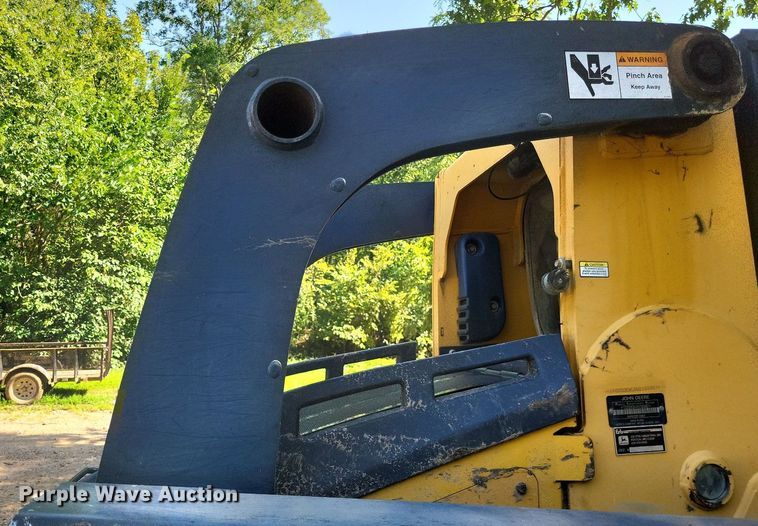 image for item LS9666 2011 John Deere 333D  tracked skid steer loader