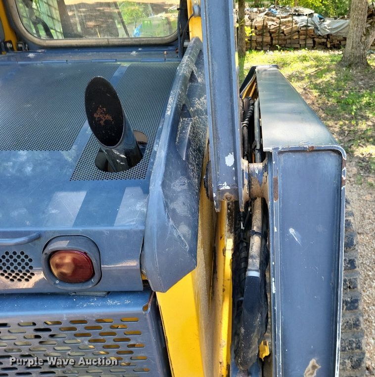 image for item LS9666 2011 John Deere 333D  tracked skid steer loader