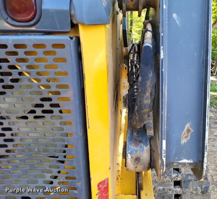 image for item LS9666 2011 John Deere 333D  tracked skid steer loader