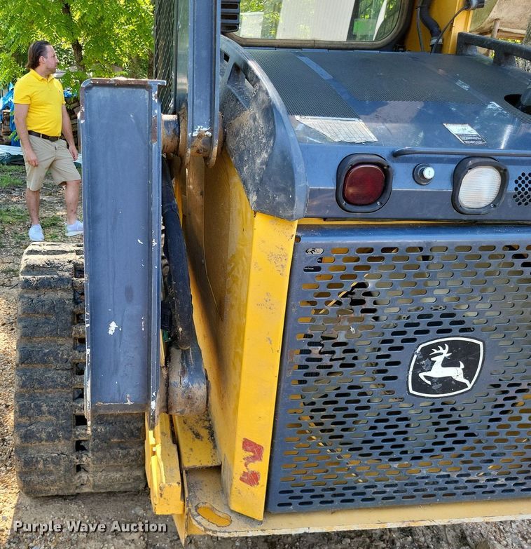 image for item LS9666 2011 John Deere 333D  tracked skid steer loader