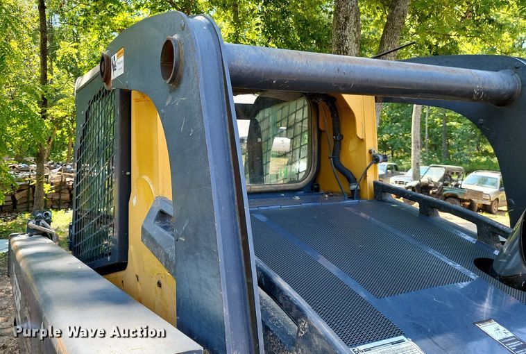 image for item LS9666 2011 John Deere 333D  tracked skid steer loader