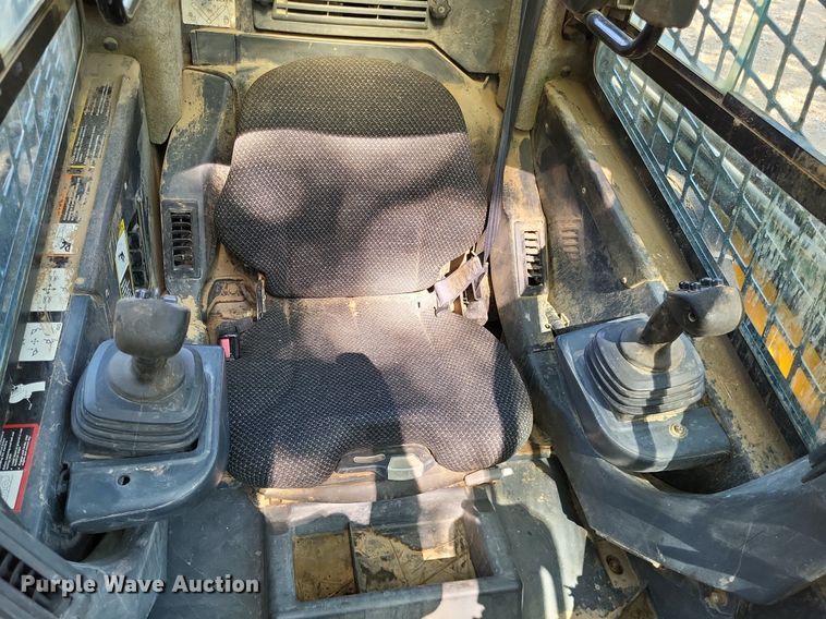 image for item LS9666 2011 John Deere 333D  tracked skid steer loader