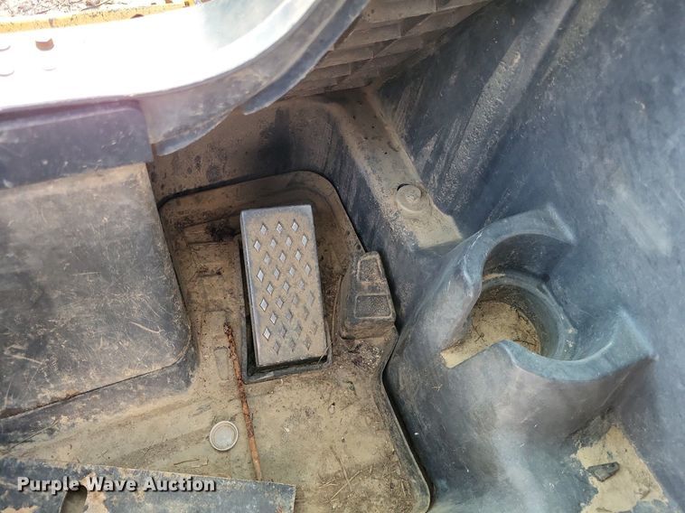 image for item LS9666 2011 John Deere 333D  tracked skid steer loader