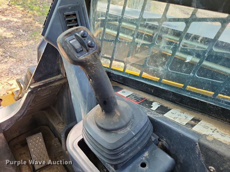 image for item LS9666 2011 John Deere 333D  tracked skid steer loader