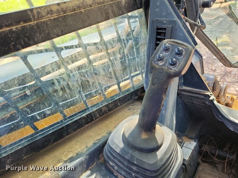 image for item LS9666 2011 John Deere 333D  tracked skid steer loader