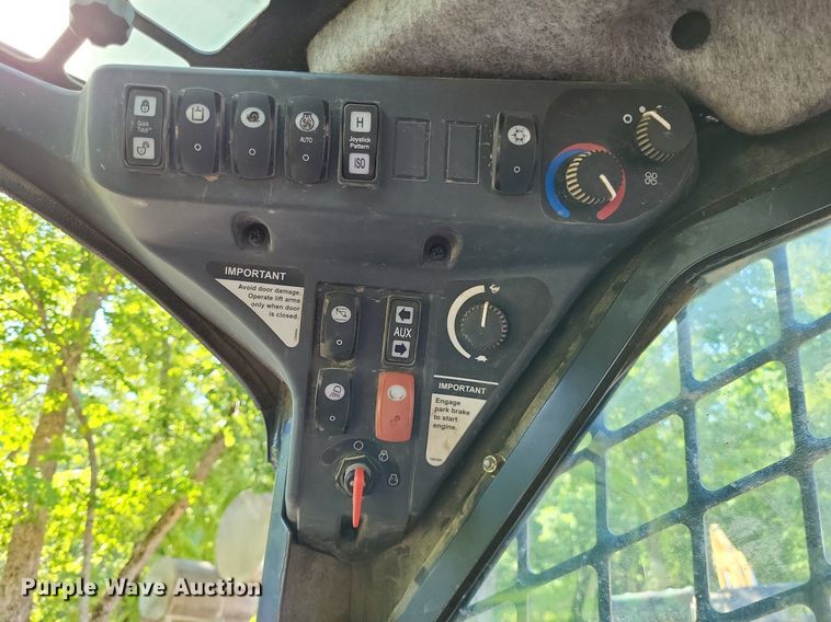 image for item LS9666 2011 John Deere 333D  tracked skid steer loader