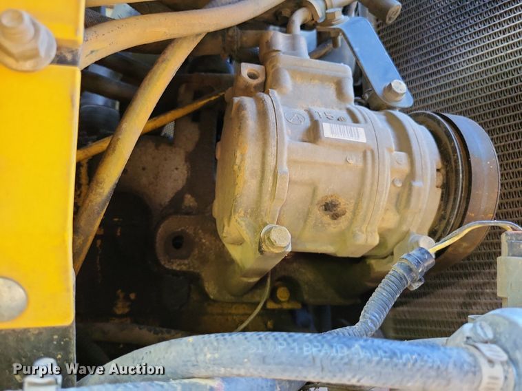 image for item LS9666 2011 John Deere 333D  tracked skid steer loader