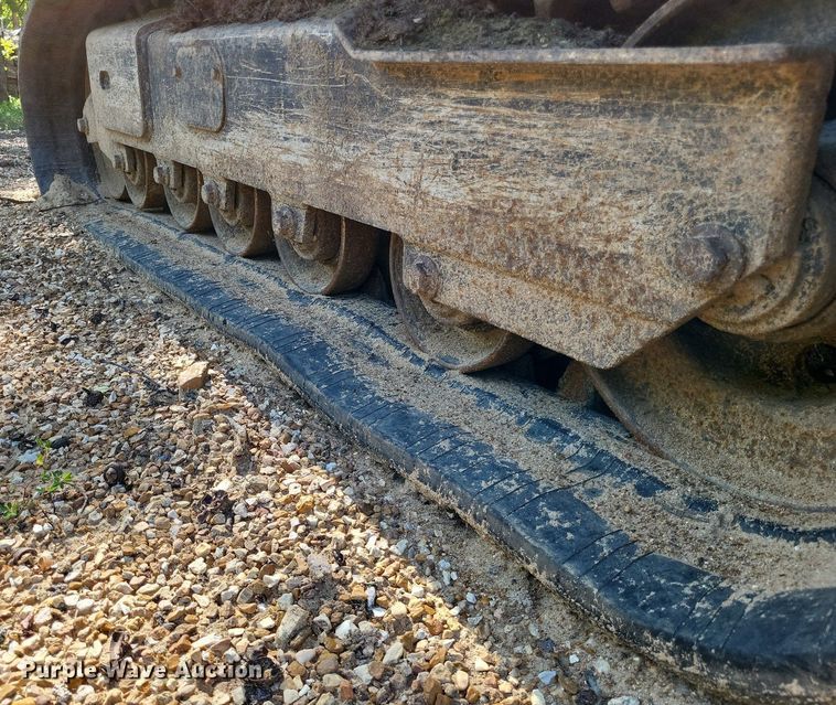 image for item LS9666 2011 John Deere 333D  tracked skid steer loader