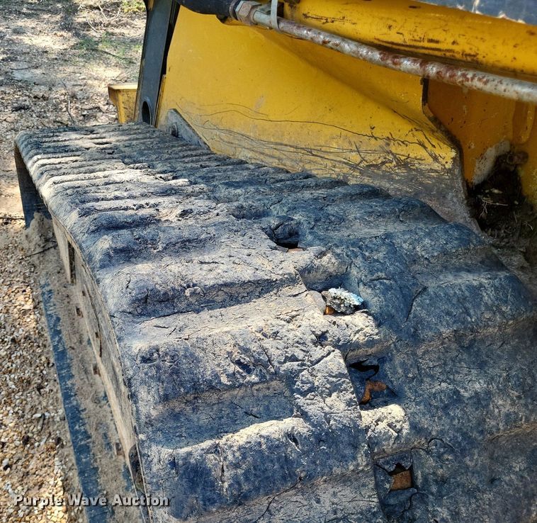 image for item LS9666 2011 John Deere 333D  tracked skid steer loader