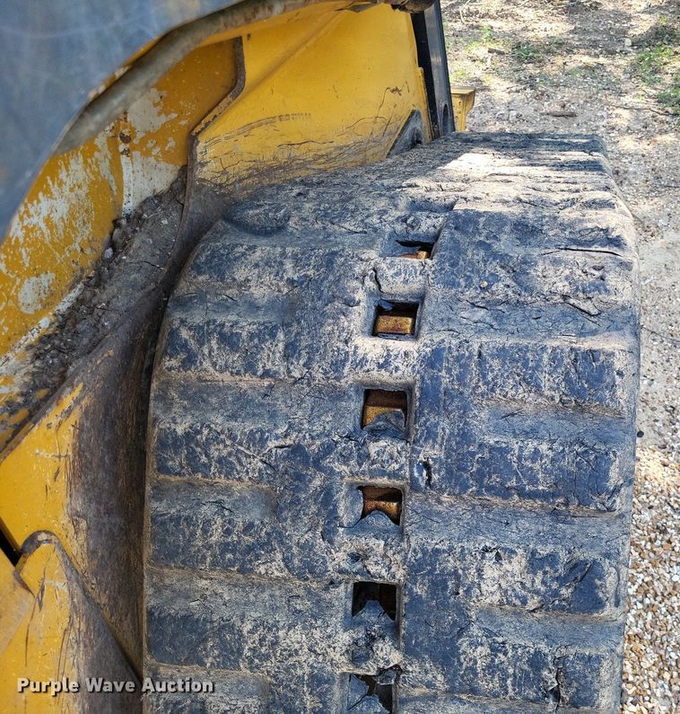 image for item LS9666 2011 John Deere 333D  tracked skid steer loader