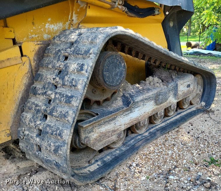image for item LS9666 2011 John Deere 333D  tracked skid steer loader