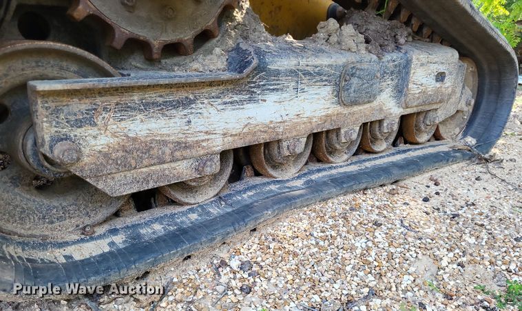 image for item LS9666 2011 John Deere 333D  tracked skid steer loader