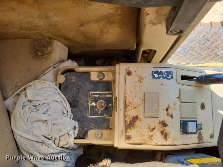 image for item LS9681 1994 Caterpillar 322L  excavator