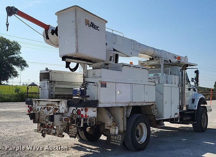 image for item LS9688 2008 International Work Star 7300  bucket truck