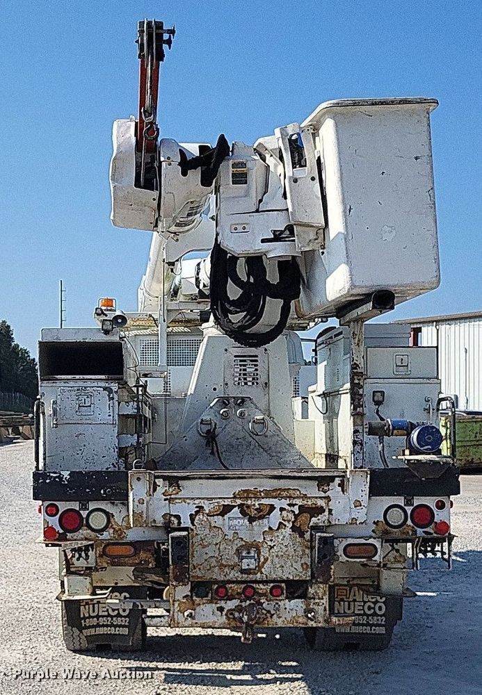 image for item LS9688 2008 International Work Star 7300  bucket truck