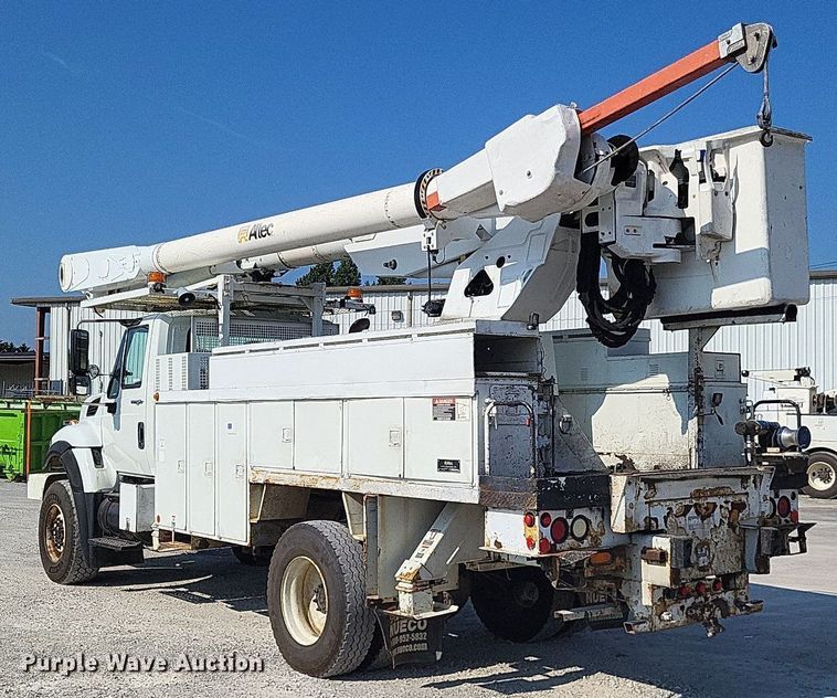 image for item LS9688 2008 International Work Star 7300  bucket truck