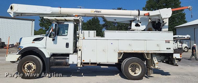 image for item LS9688 2008 International Work Star 7300  bucket truck